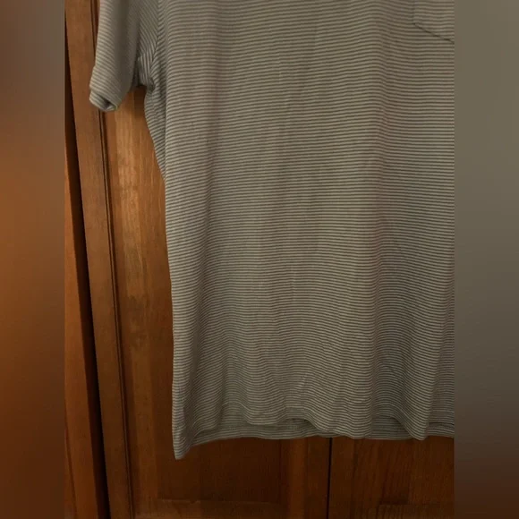 Free Fly Men’s Sz M Blue Striped Golf Short Sleeve Shirt Top - Picture 2 of 15